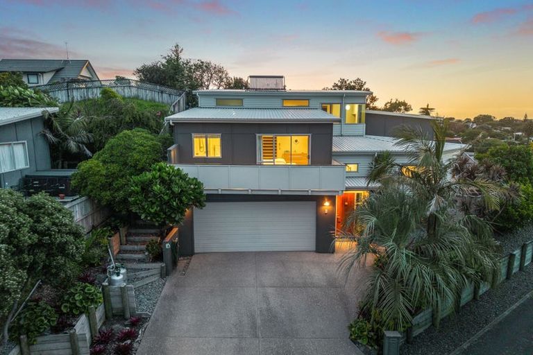 Photo of property in 12 Charlotte Way, Raumati South, Paraparaumu, 5032