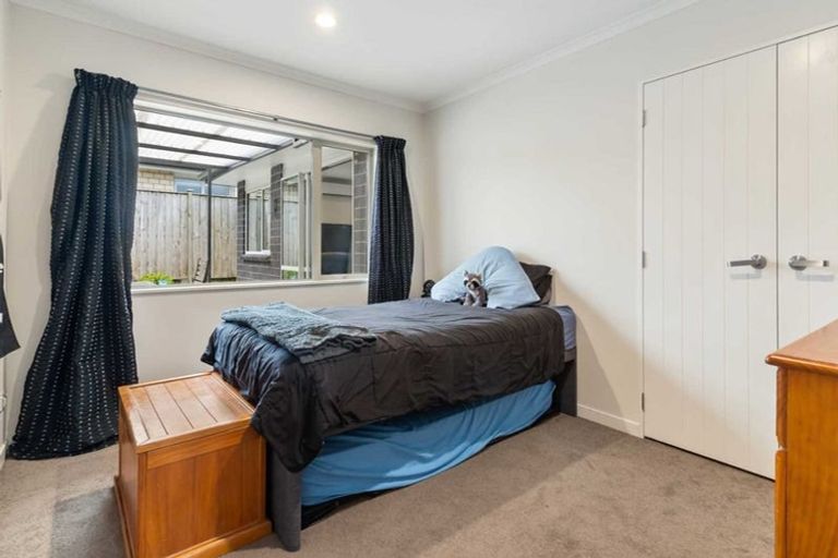 Photo of property in 11 Kilmacrennan Drive, Rosehill, Papakura, 2113