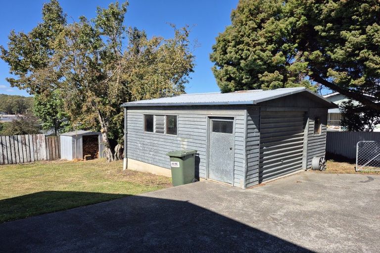Photo of property in 18 Leeton Drive, Waipukurau, 4200