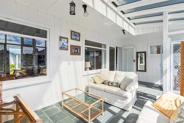 Photo of property in 6 Kaikomako Road, Waikanae, 5036