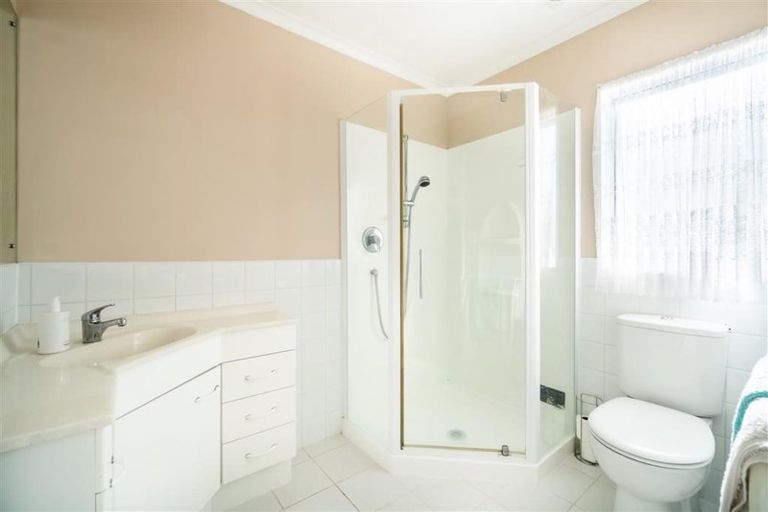 Photo of property in 48 Hogarth Rise, West Harbour, Auckland, 0618