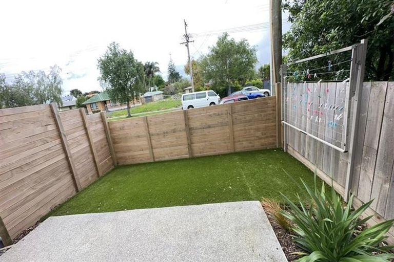 Photo of property in 28a Yeovil Road, Te Atatu Peninsula, Auckland, 0610