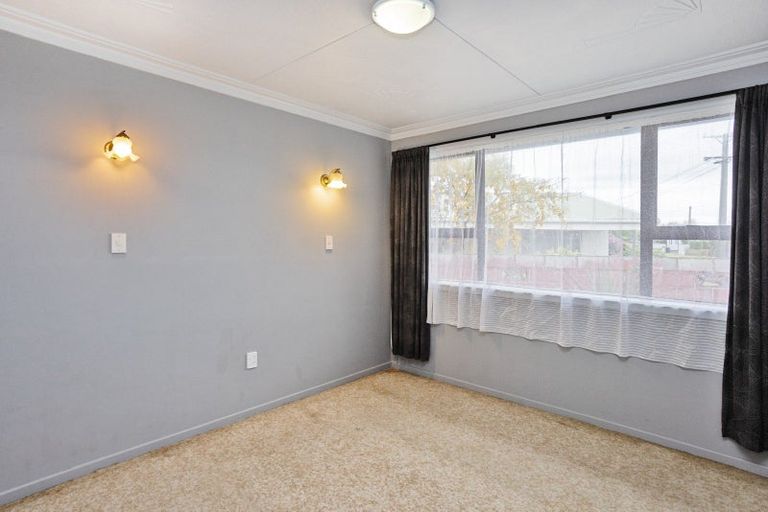 Photo of property in 18 Kilmarnock Street, Wallacetown, 9816