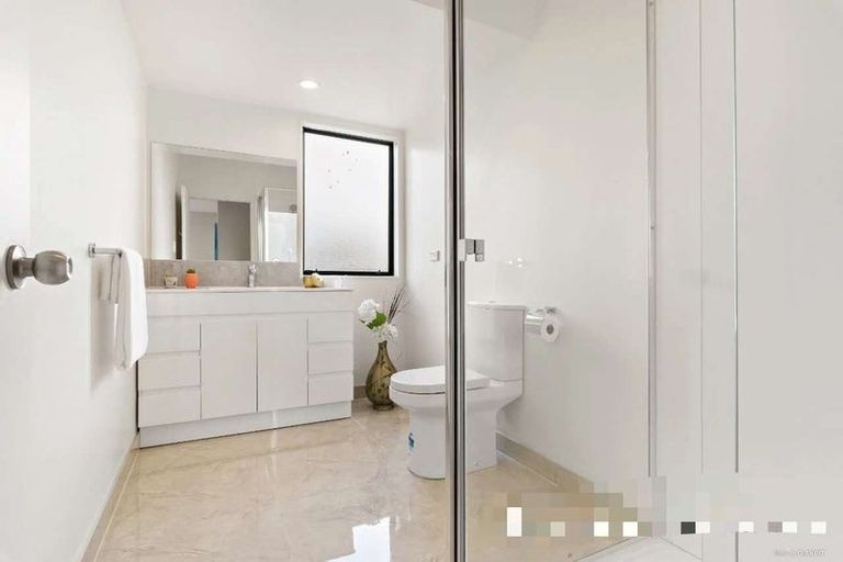 Photo of property in 3/15 Eske Place, Highland Park, Auckland, 2010