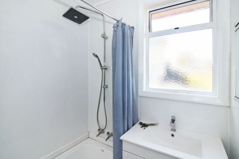 Photo of property in 90 Cook Street, Marfell, New Plymouth, 4310