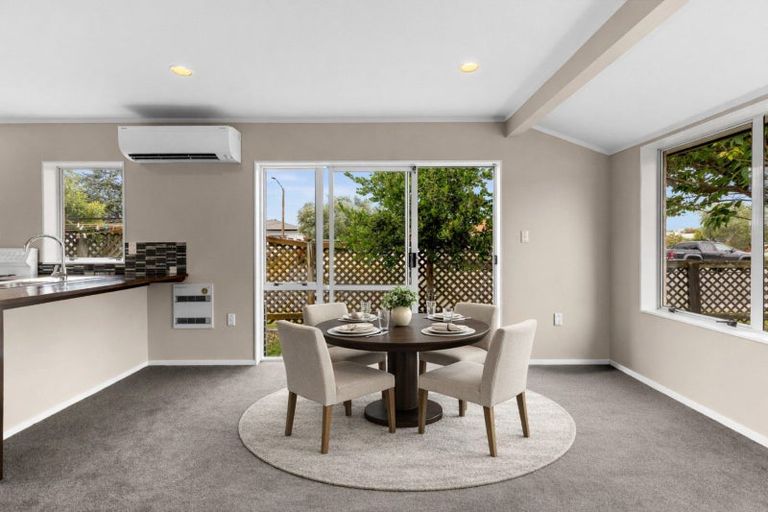 Photo of property in 2/1400 Woodstock Avenue, Mayfair, Hastings, 4122