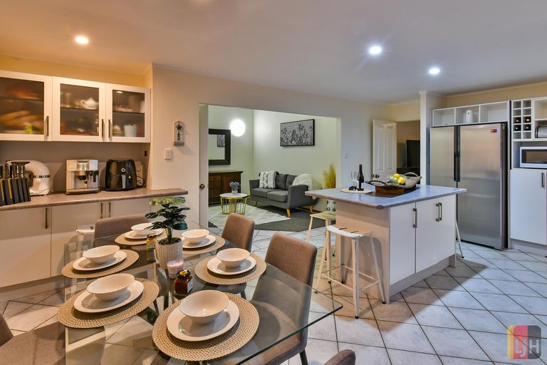 Photo of property in 74 Walter Strevens Drive, Conifer Grove, Takanini, 2112