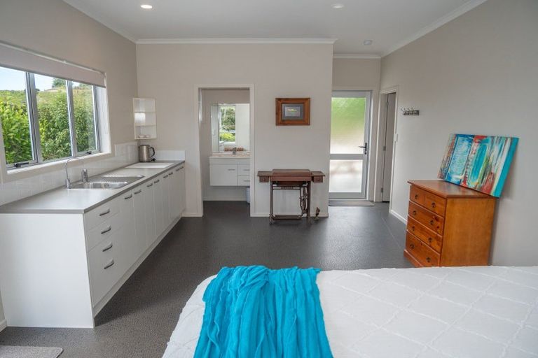 Photo of property in 34 Opoi Lane, Cable Bay, 0420