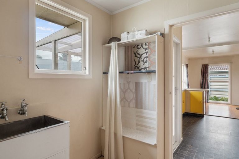 Photo of property in 1/23 Sea Spray Drive, Bucklands Beach, Auckland, 2012