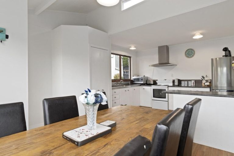 Photo of property in 2a Kaitemako Road, Welcome Bay, Tauranga, 3112