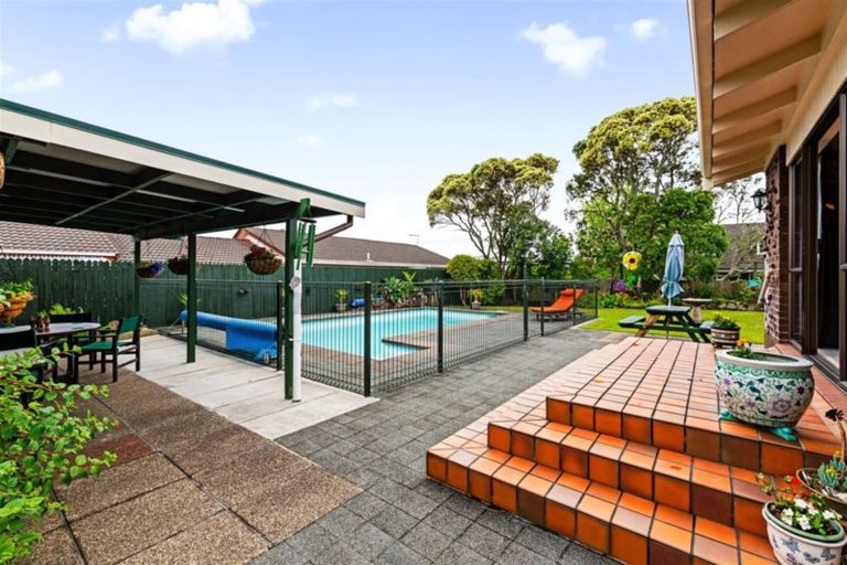 Photo of property in 2 Cezanne Place, New Lynn, Auckland, 0600