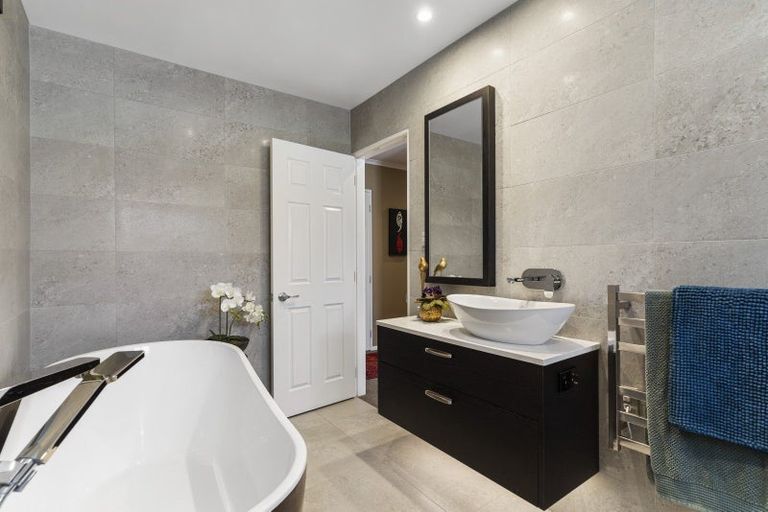 Photo of property in 11 Sligo Place, Somerville, Auckland, 2014