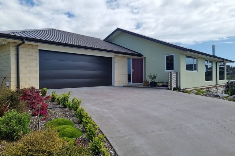 Photo of property in 3 Kapurau Lane, Merrilands, New Plymouth, 4312