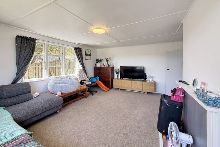 Photo of property in 13 Dorset Grove, Cannons Creek, Porirua, 5024