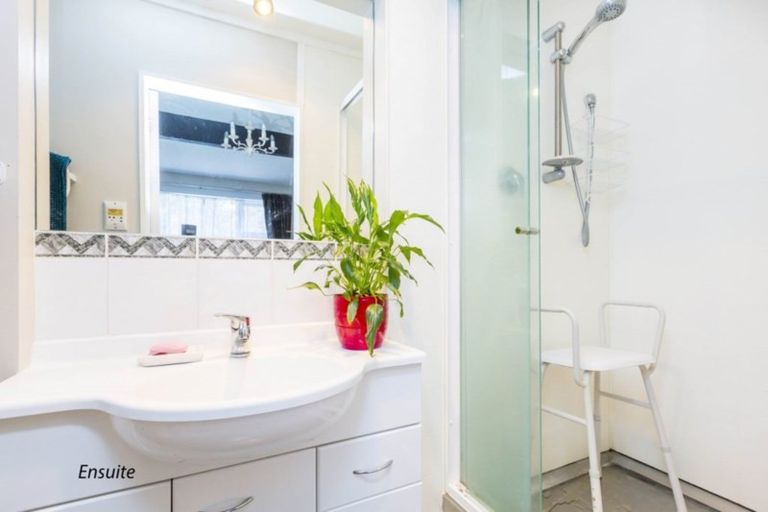 Photo of property in 44 Sunbrae Drive, Silverstream, Upper Hutt, 5019