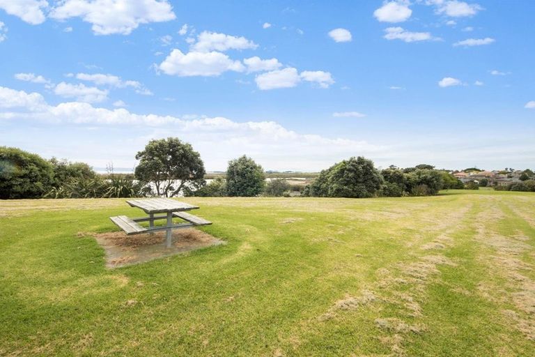 Photo of property in 112 Pitt Avenue, Clendon Park, Auckland, 2103