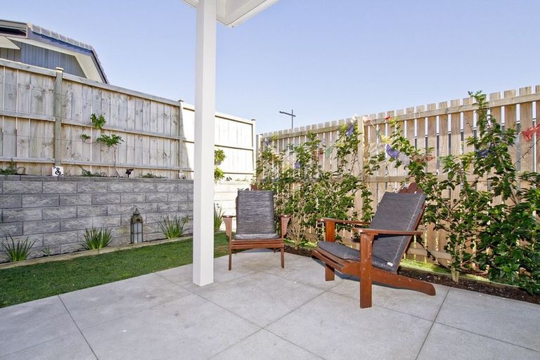 Photo of property in 3 Couldrey Crescent, Red Beach, 0932