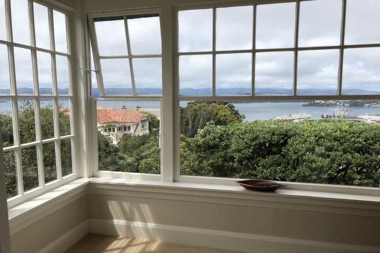 Photo of property in 9 Wadestown Road, Wadestown, Wellington, 6012