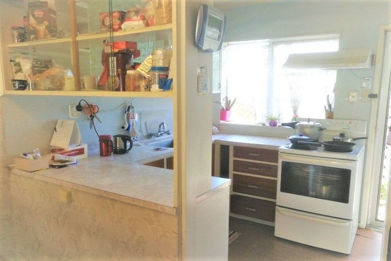 Photo of property in 17a Covil Avenue, Te Atatu South, Auckland, 0610