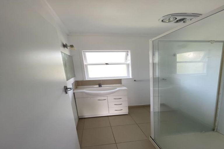 Photo of property in 3/44 East Coast Road, Milford, Auckland, 0620