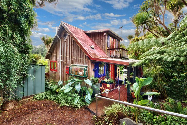 Photo of property in 33 Tainui Road, Titirangi, Auckland, 0604