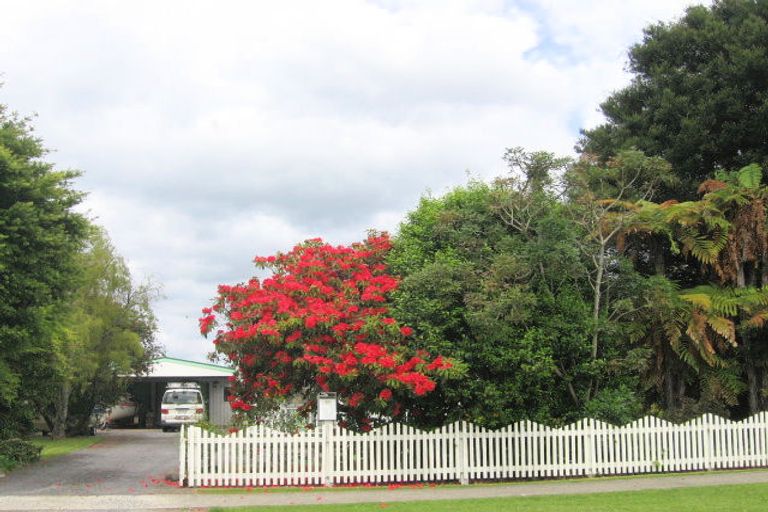 Photo of property in 75-77 Beach Road, Katikati, 3129