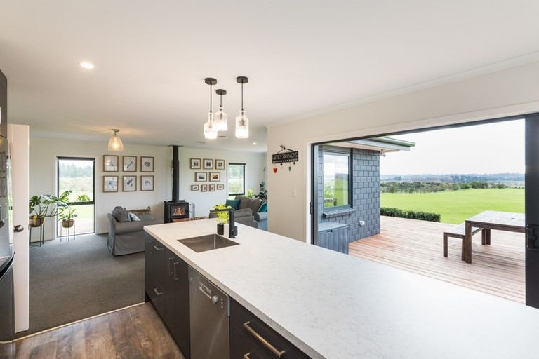 Photo of property in 52 Centre Road, Aokautere, Palmerston North, 4471