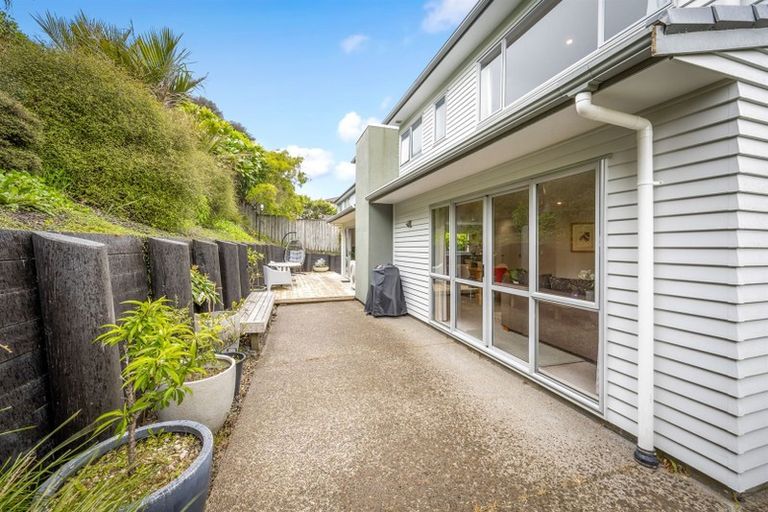 Photo of property in 31 Harrowglen Drive, Northcross, Auckland, 0632