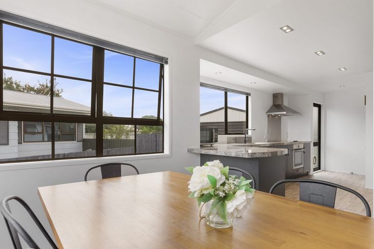 Photo of property in 8 Taurus Place, Kawaha Point, Rotorua, 3010