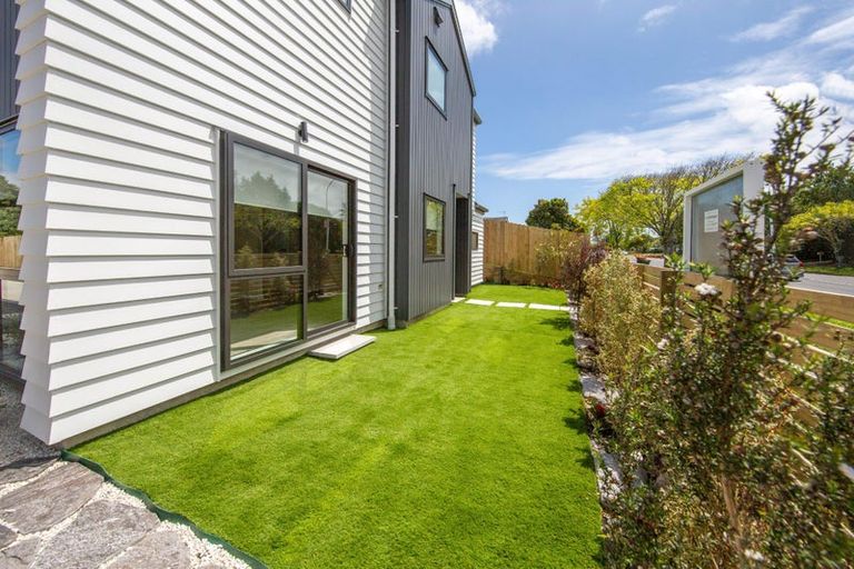 Photo of property in 47a Gossamer Drive, Pakuranga Heights, Auckland, 2010