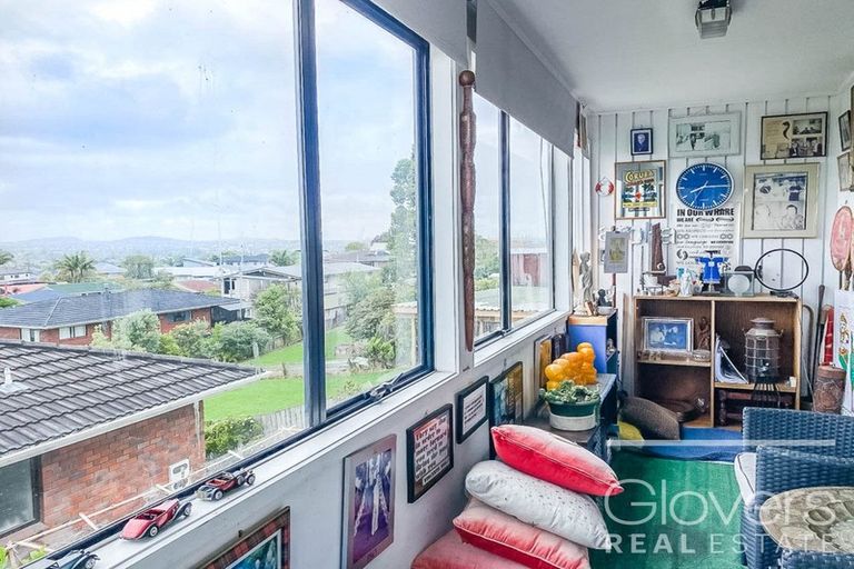 Photo of property in 1/4219 Great North Road, Glendene, Auckland, 0602