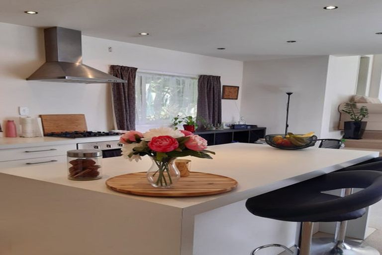 Photo of property in 2/5 Downing Street, Glenfield, Auckland, 0629