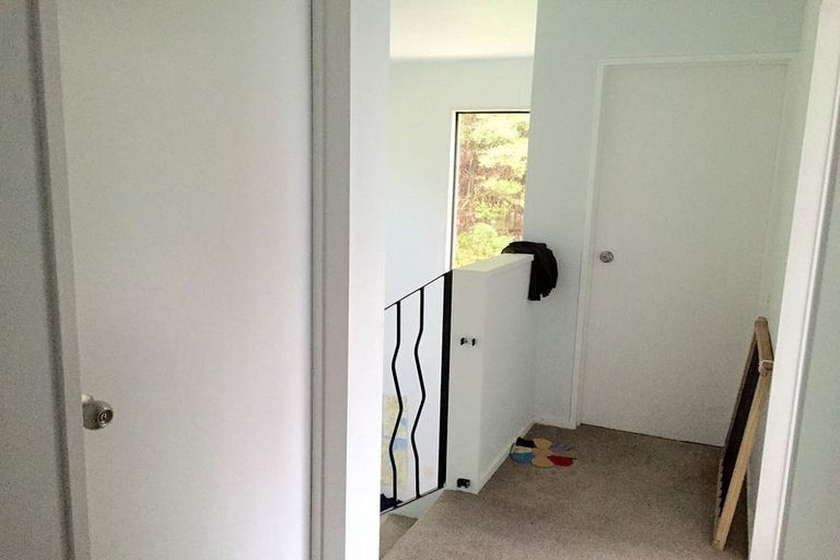 Photo of property in 2 Shirley Road, Parau, Auckland, 0604