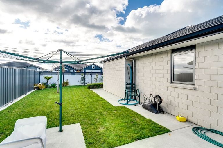 Photo of property in 2 Benmore Place, Poraiti, Napier, 4112