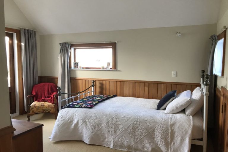 Photo of property in 172 Nevay Road, Karaka Bays, Wellington, 6022