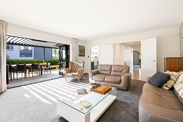 Photo of property in 20 Renoir Street, West Harbour, Auckland, 0618
