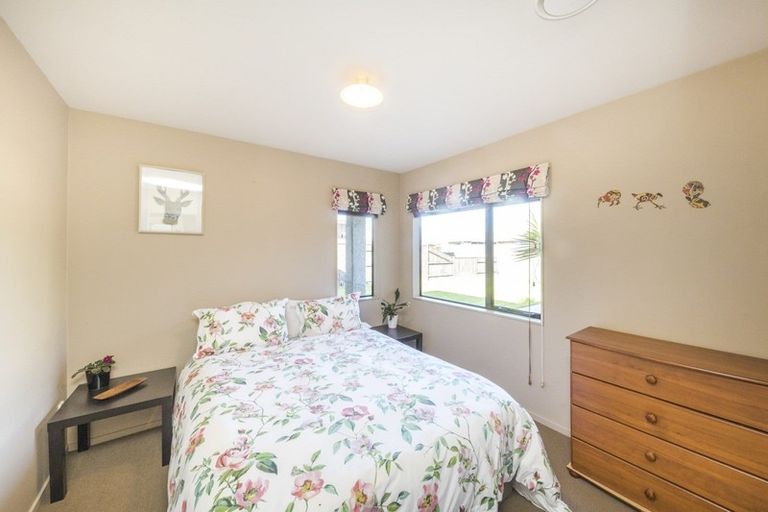 Photo of property in 17 Walnut Grove, Kelvin Grove, Palmerston North, 4414