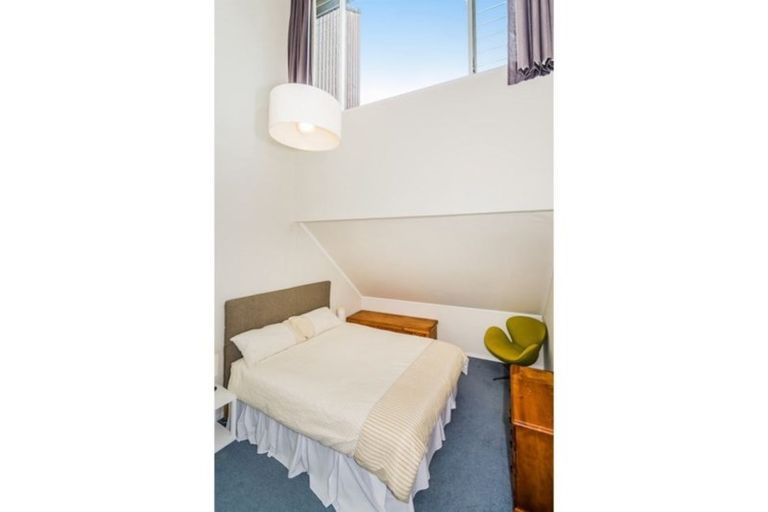 Photo of property in 2/112 Coronation Road, Hillcrest, Auckland, 0627