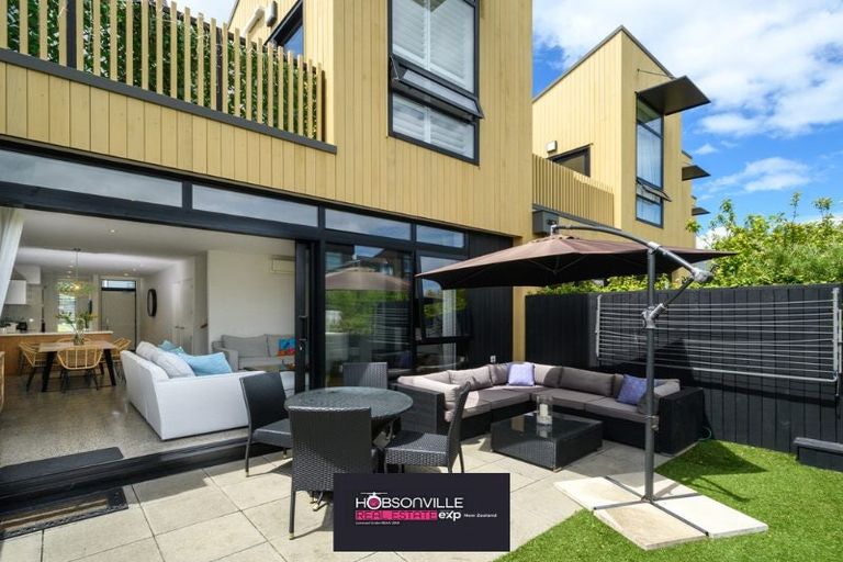 Photo of property in 21 Isitt Road, Hobsonville, Auckland, 0616