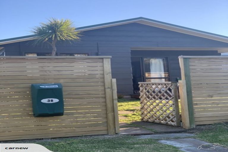 Photo of property in 38 Eruini Street, Waikanae Beach, Waikanae, 5036