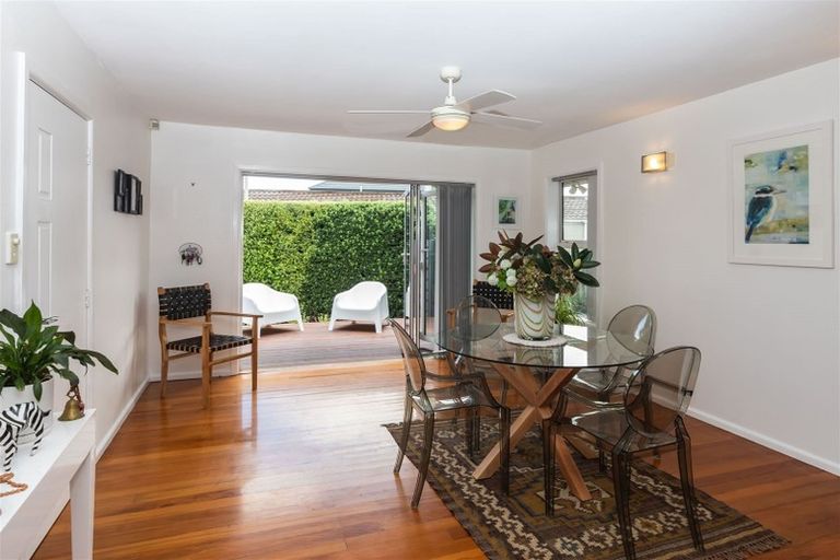 Photo of property in 8 Ladbrokes Place, Fendalton, Christchurch, 8052