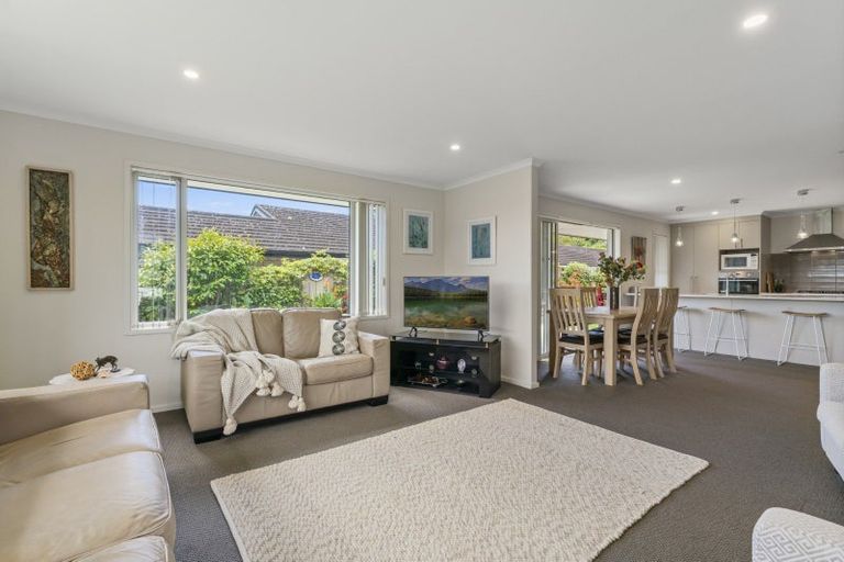 Photo of property in 37 Rochfort Crescent, Pyes Pa, Tauranga, 3112