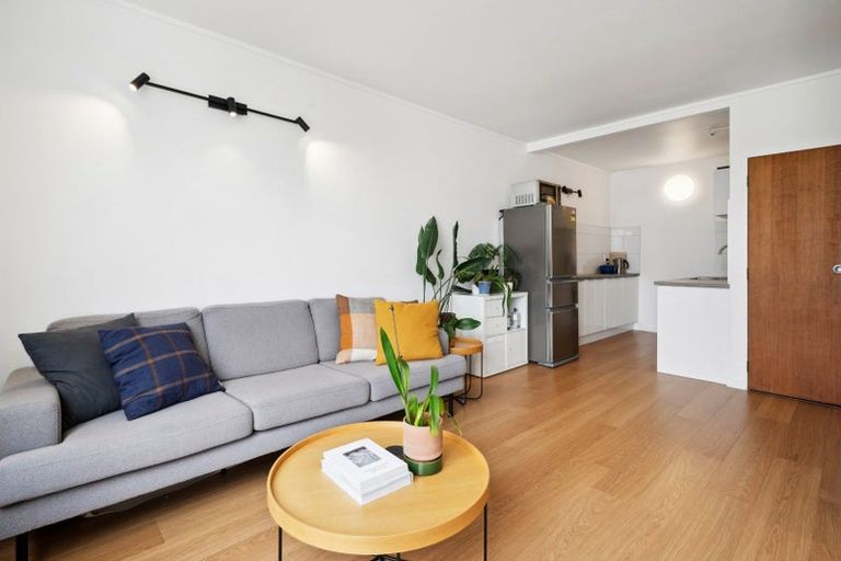 Photo of property in 70 Hobson Street, Thorndon, Wellington, 6011