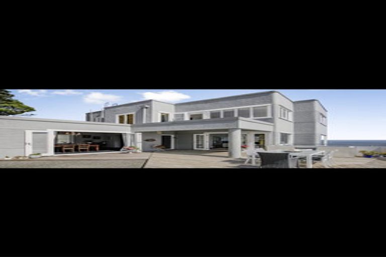 Photo of property in 58 Ferry Road, Days Bay, Lower Hutt, 5013