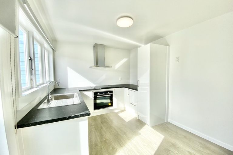 Photo of property in 18 Tamar Street, Island Bay, Wellington, 6023