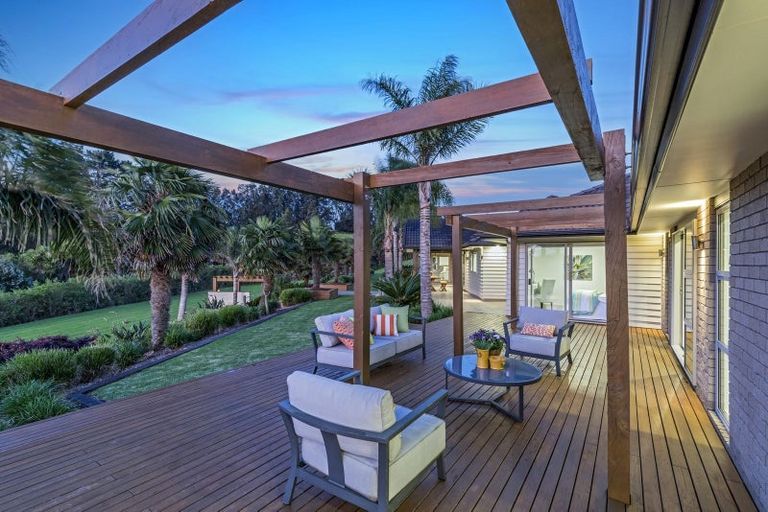 Photo of property in 127 Vaughans Road, Okura, Albany, 0792