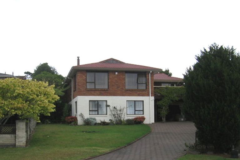 Photo of property in 8 Fernbird Place, Massey, Auckland, 0614