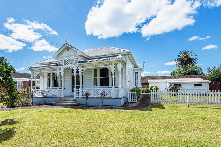 Photo of property in 17 Mair Street, Regent, Whangarei, 0112
