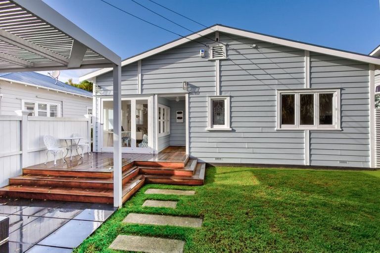 Photo of property in 16 Formby Avenue, Point Chevalier, Auckland, 1022
