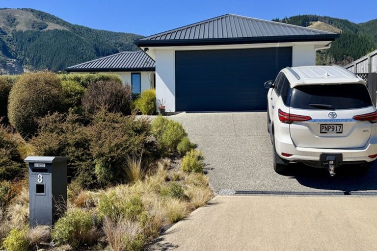 Photo of property in 3 Huntaway Close, Stoke, Nelson, 7011